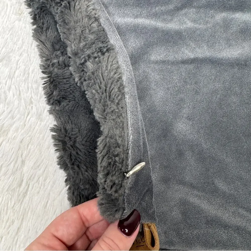 KOOLABURRA BY UGG / gray fuzzy faux fur square throw pillow cover / OS